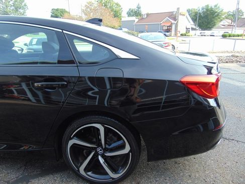 Used 2018 Honda Accord Sport image 13