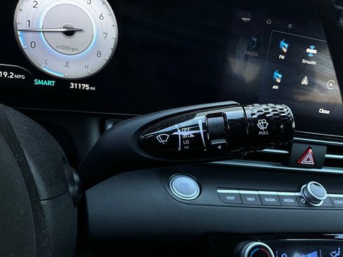 Used 2025 Hyundai Elantra SEL image 39