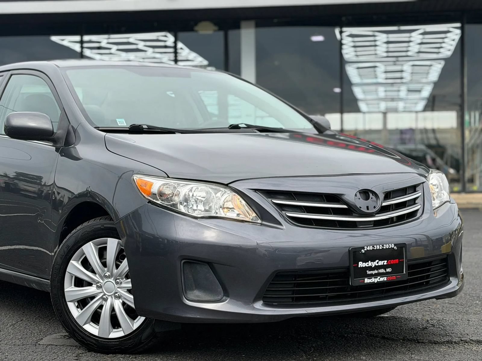 Used 2013 Toyota Corolla LE FWD image 2