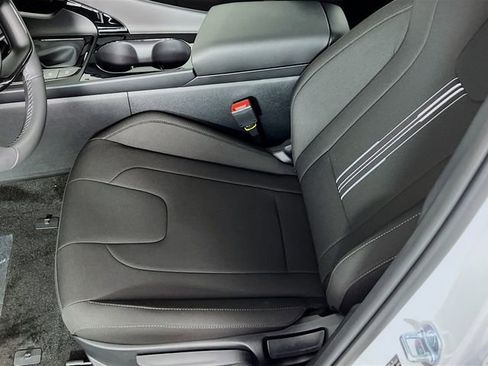 New 2025 Hyundai Elantra SEL w/ Cargo Package image 17