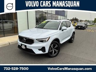 Certified 2025 Volvo XC40 B5 Core AWD/4WD video 1