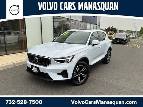 Certified 2025 Volvo XC40 B5 Core AWD/4WD image 1