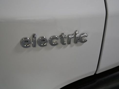 Used 2023 Hyundai Kona Limited w/ Cargo Package FWD image 13