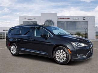 Used 2017 Chrysler Pacifica Touring-L video 1