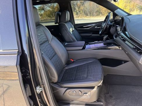 Certified 2024 Cadillac Escalade ESV V image 24