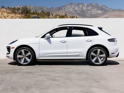 Certified 2022 Porsche Macan S AWD/4WD image 2