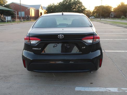 Used 2022 Toyota Corolla LE FWD image 12