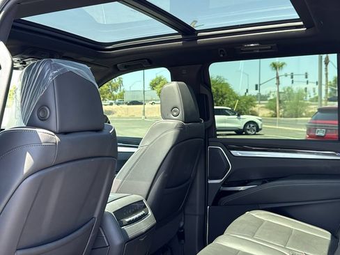 Used 2025 Cadillac Escalade ESV Premium Luxury w/ LPO, Floor Liner Package AWD/4WD image 19