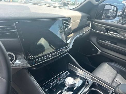 Used 2022 Jeep Wagoneer Series II AWD/4WD image 11