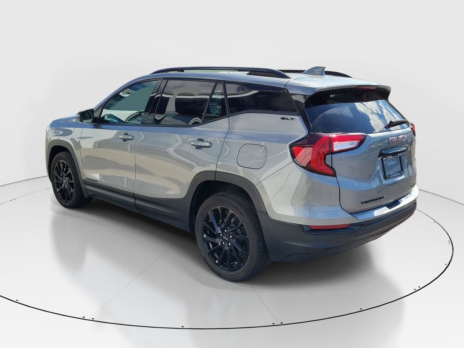 Used 2024 GMC Terrain SLT w/ Infotainment Package II AWD/4WD image 3