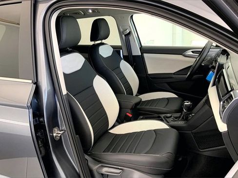 New 2026 Volkswagen Taos SEL image 9