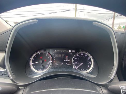 Used 2023 Toyota Highlander XLE AWD/4WD image 16