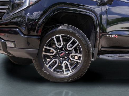 Used 2025 GMC Sierra 1500 AT4 w/ AT4 Premium Package AWD/4WD image 4