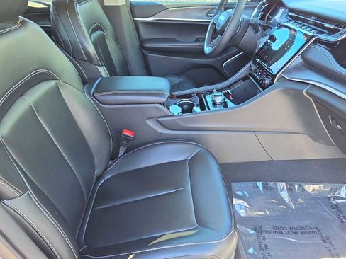 Used 2023 Jeep Grand Cherokee image 18