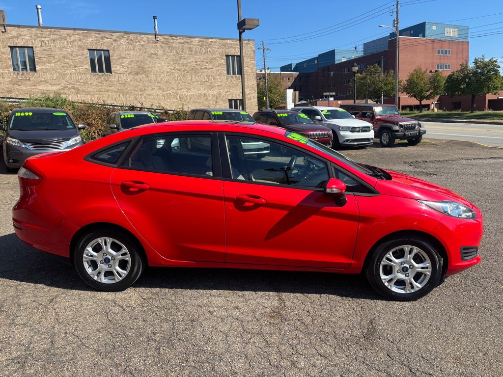 Used 2014 Ford Fiesta SE w/ Comfort Package FWD image 4
