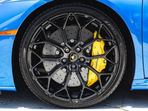 Used 2023 Lamborghini Huracan EVO AWD/4WD image 40