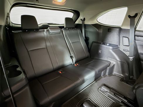 Certified 2023 Toyota Highlander XLE image 26