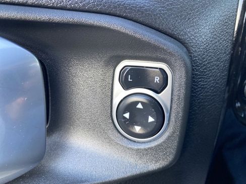 Used 2021 Jeep Gladiator Willys image 24