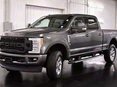 Used 2017 Ford F250 Lariat w/ Lariat Ultimate Package image 3
