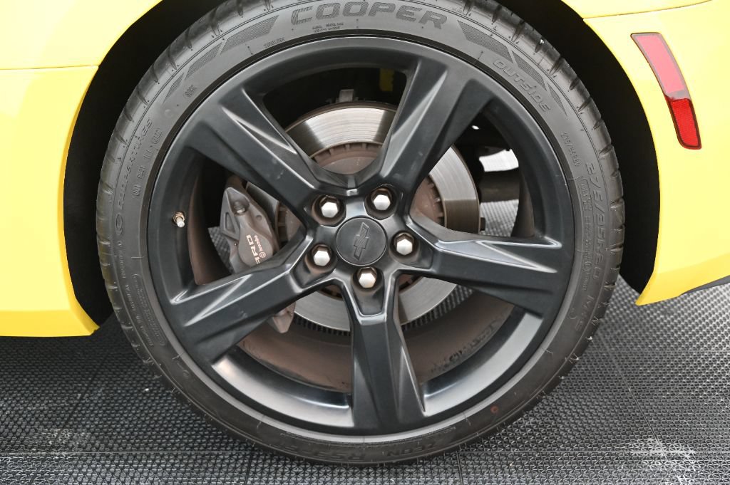 Used 2018 Chevrolet Camaro SS RWD image 40