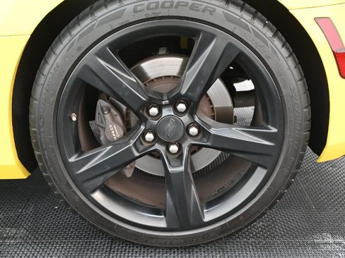 Used 2018 Chevrolet Camaro SS RWD image 40