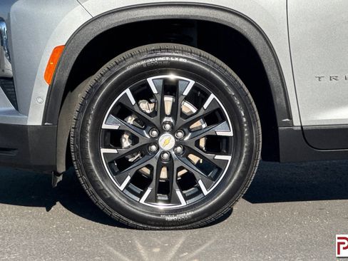 Used 2024 Chevrolet Traverse LT w/ Enhanced Driving Package AWD/4WD image 34