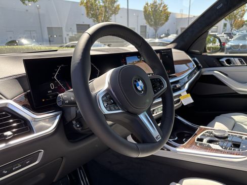 Used 2026 BMW X7 xDrive40i w/ M Sport Package AWD/4WD image 16