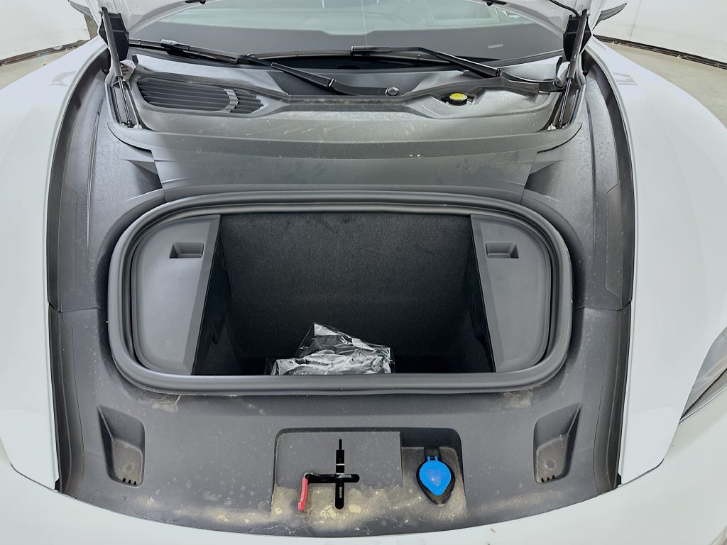 New 2025 Porsche Taycan 4S AWD/4WD image 32