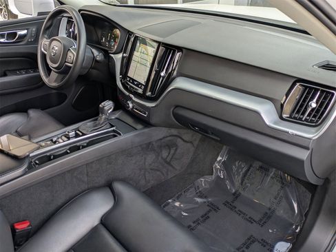 Used 2019 Volvo XC60 T5 Momentum w/ Premium Package image 21