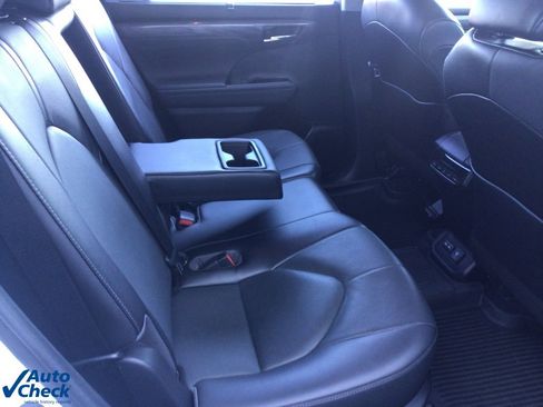 Used 2022 Toyota Highlander Limited image 24
