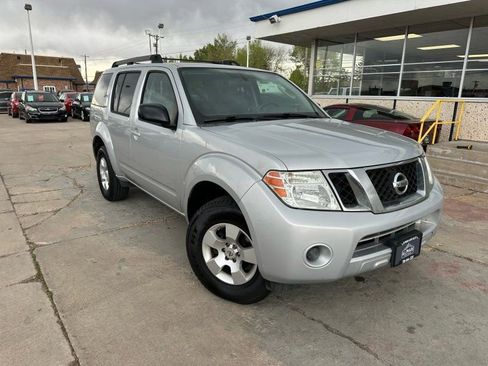 Used 2011 Nissan Pathfinder S image 1