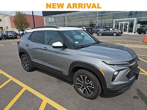 Used 2025 Chevrolet TrailBlazer ACTIV w/ Convenience Package AWD/4WD image 1