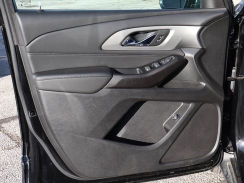 Used 2023 Chevrolet Traverse LT FWD image 13