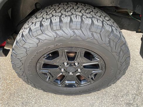 Used 2015 Jeep Wrangler Sport AWD/4WD image 10