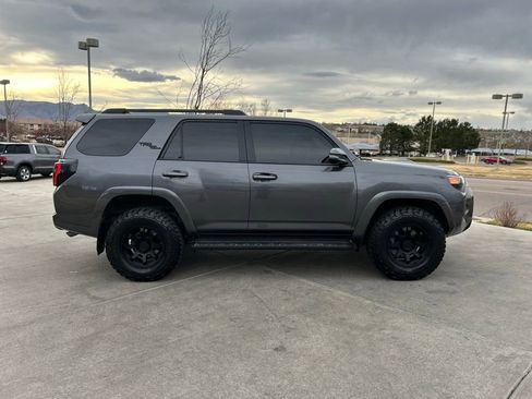 Used 2022 Toyota 4Runner TRD Off-Road Premium AWD/4WD image 9