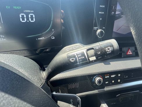 Used 2023 Kia Sportage LX AWD/4WD image 29