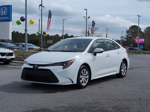 Used 2023 Toyota Corolla LE image 9