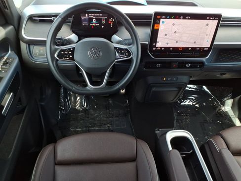 Certified 2025 Volkswagen ID. Buzz Pro S RWD image 25