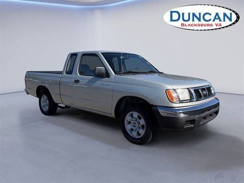 Used 1998 Nissan Frontier XE image 1