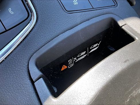 Used 2025 Cadillac XT6 Premium Luxury image 32