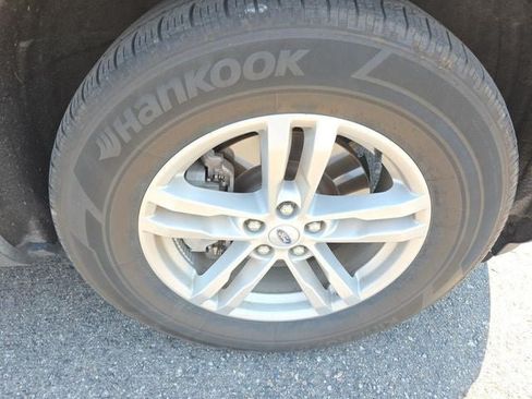 Used 2023 Ford Explorer XLT w/ Equipment Group 202A AWD/4WD image 22