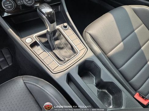 Used 2024 Volkswagen Jetta SE FWD image 30