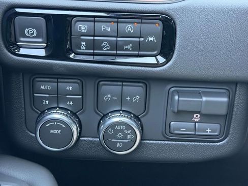 New 2026 GMC Yukon Elevation w/ Elevation Premium Package AWD/4WD image 16