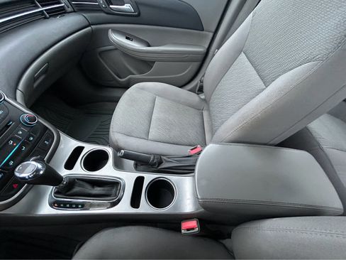 Used 2015 Chevrolet Malibu LS image 28