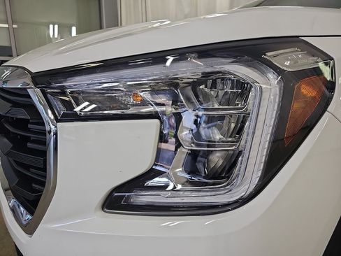 Used 2024 GMC Terrain SLE w/ Driver Convenience Package image 36