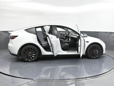 Used 2022 Tesla Model Y Performance image 38