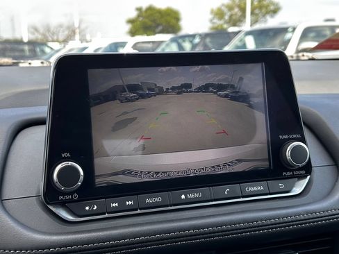 Used 2024 Nissan Rogue SV FWD image 24