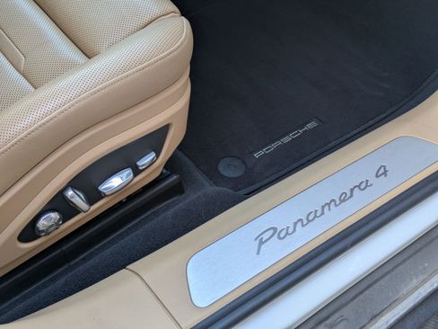 Used 2018 Porsche Panamera image 30