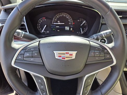 Certified 2017 Cadillac XT5 Premium Luxury image 18