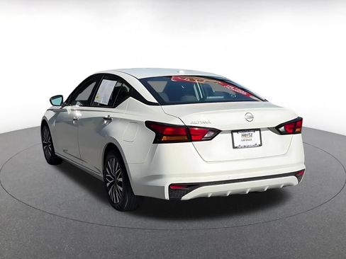 Used 2025 Nissan Altima 2.5 SV FWD image 11